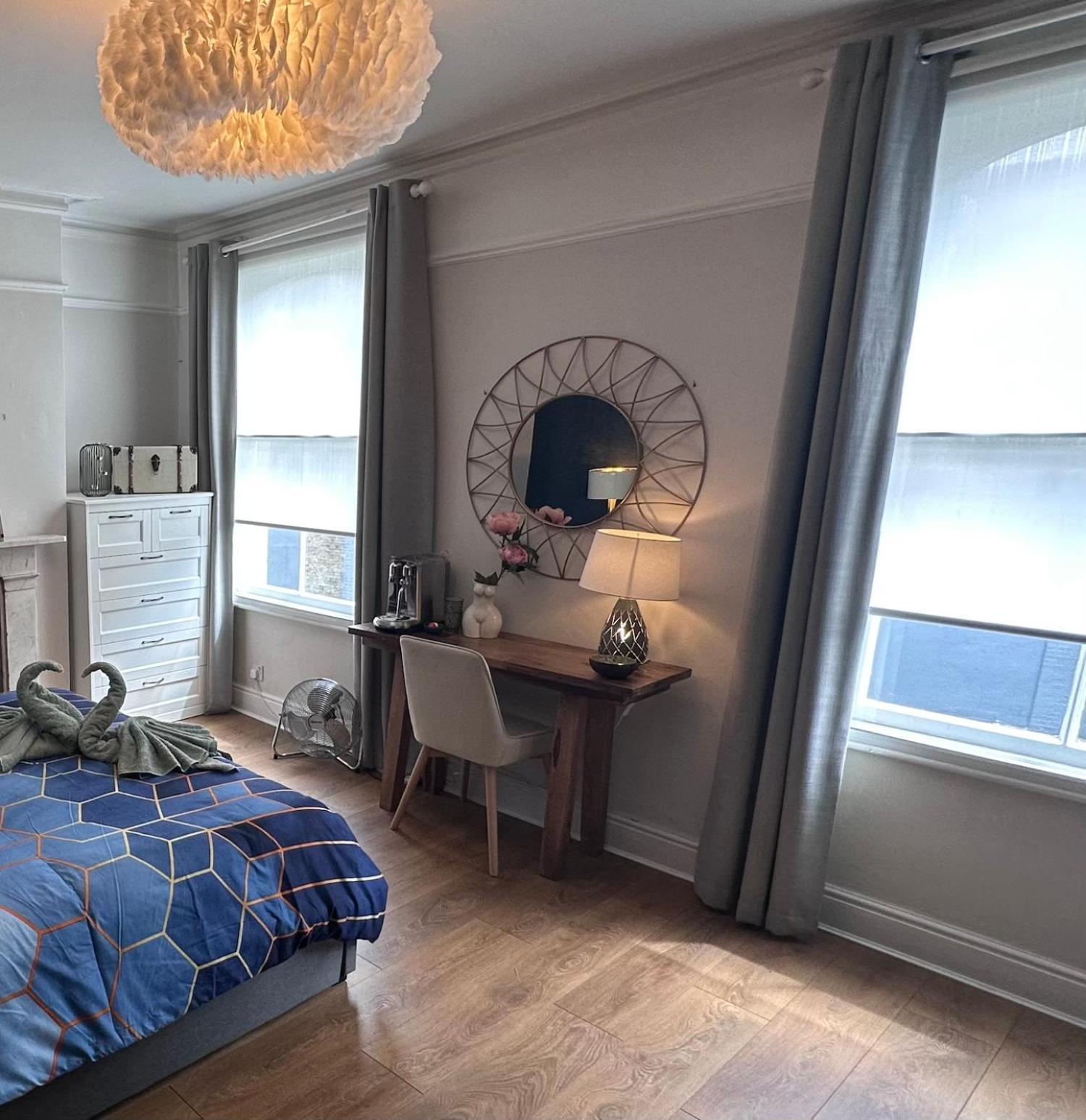 Large Bedroom In Beautiful House لندن المظهر الخارجي الصورة